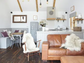 1 bedroom accommodation in Brighstone - Image 5