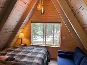 Rustic River Retreat - Pet Friendly - WIFI - 12 minutes to Sugar Bowl Resort - Image 4
