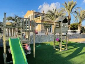 Charmante Villa Avec Piscine en Bord de Montage et Proche de la Plage - Image 2