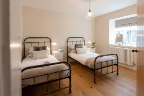 Bron Wendon: Seaside 3-Bed Home in Cemaes Bay | Managed by Anglesey Holiday Lettings - Image 3