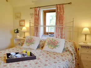 2 bedroom accommodation in Hooe, Battle - Image 3