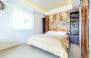 Fantastiskt hem i Vrlika med hus med utsikt över bergen - Image 2