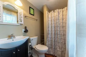 Room 1 Second Floor Private Bathroom - Image 2