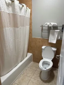 Scottish Inn & Suites - Image 3