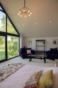 House Sleeps 10 with Enclosed Garden - Image 4