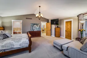 Large Comfortable home with Flatiron views - Image 5