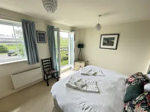 Luxury first floor apartment sleeping 3 in 1 king sized bedroom. - Image 4