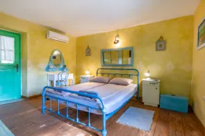 Ideal for large groups! Huge garden, pool, 7 bedrooms, centre of Istria - Image 3