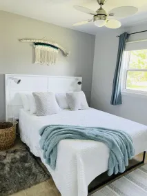 Cozy cottage w/sunset views + quick walk to a private beach (dog friendly!) - Image 3