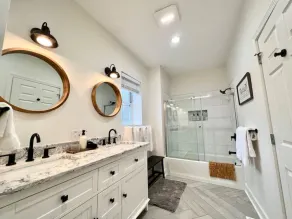 NEW Cicero LAKE HOUSE - Sleeps 9 - Image 2