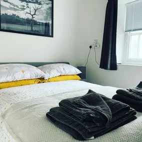 Family & dog friendly seaside flat Llansteffan Carmarthen West Wales sleeps 5 - Image 4
