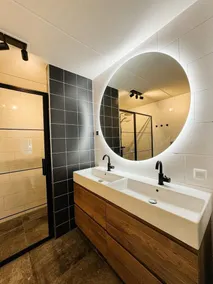This spacious holiday home “De Stee” accommodates up to 11 guests and is the perfect place for a weekend getaway with family and/or friends. - Image 3