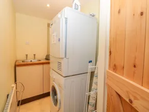 19 ABOVE TOWN, pet friendly, character holiday cottage in Dartmouth - Image 3