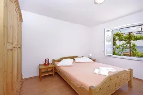 Apartamento de una habitación en la playa Dugi Rat, Omis (A-7575-b) - Image 4