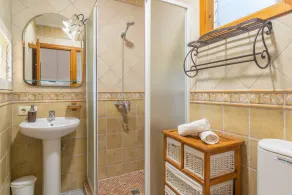 PILI - Wonderful villa with private pool amidst the fields. Free WiFi - Image 3