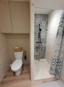 Charming, quiet apartment with grounds - Image 2
