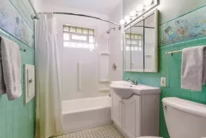 House in a quiet neighborhood 13 mins from downtown, airport and mall of america - Image 4
