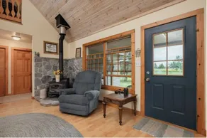 Relaxing Lake Waterfront Home - Image 2