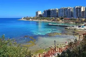 Prime Location Apartment with Side Seaviews - Image 3