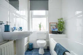 The Ella Fitzgerald - Modern 2 Bedroom Apartment, super close to City Centre - Image 4