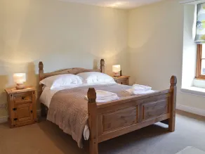 2 bedroom accommodation in Leyburn - Image 2