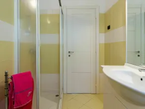 Nice apartment for 5 people with WIFI, TV, balcony and pets allowed - Image 5