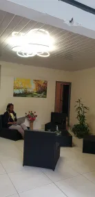 Queen's Comfort Inn - Image 2