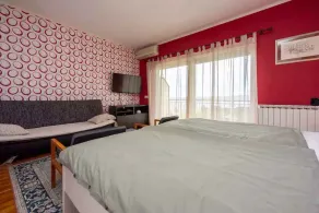 Holiday apartment with parking - Image 4