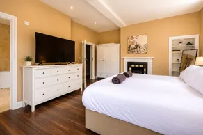 Stubbs House, Loddon, sleeps 20, 2 hot tubs - Image 5