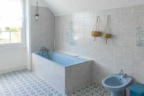 Spacious villa with sea view, 200 m from the beach. - Image 2