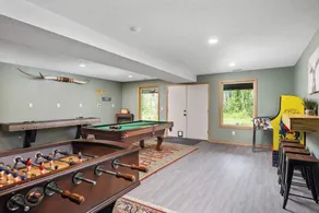 Iron Mountain Spacious Secluded Lodge with Hot Tub & Game Room - Image 2