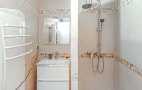 2 Bedroom Beautiful Home In Tavel - Image 2