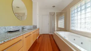 Rubys Beachfront - Image 4