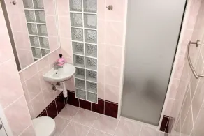 Small one room apartment with balcony - Image 3