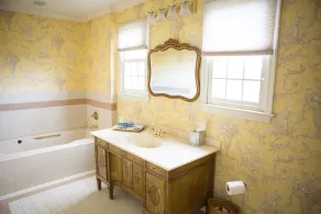 Country Cottage on 1700’s Horse Farm/Wedding Venue - Image 2