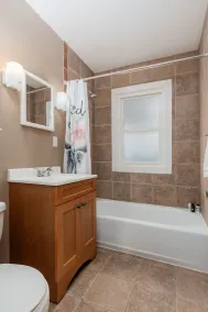 ~Cozy & Family Friendly Home~  Game Room | Self Check-in | FAST WiFi| - Image 3