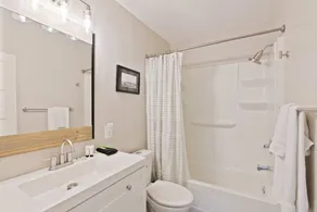 Cozy Main Floor Unit 3 mins to DT Spokane! - Image 2