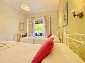 Apartamento con terraza, jardín y piscina - Image 5