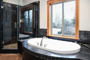 Seabrook Farmhouse with Hot Tub & Swimming Pool, 4 min to Butchart Gardens  - Image 5