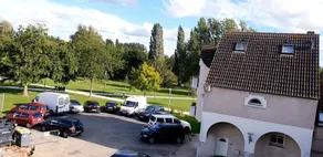 Magnificent F2 with terrace and parking, close to a park and 7 minutes from station - Image 5