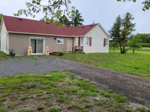 Cozy 3-bedroom farmhouse in wine-country - Image 2