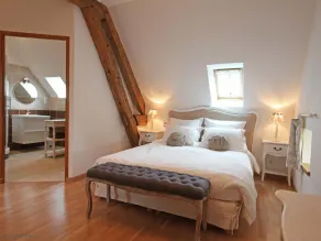 Charming historic cottage, 5 bedrooms, large garden - Image 3