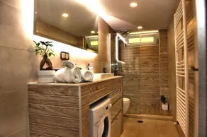 Ammos Elegant Luxury Apartment - Image 2