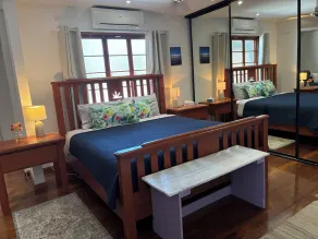 Queenslander apartment with plenty of space and very tropical.Sleeps six people. - Image 4