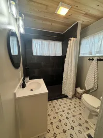 Perfectly located cottage in the heart of town! Walk to everything! - Image 3