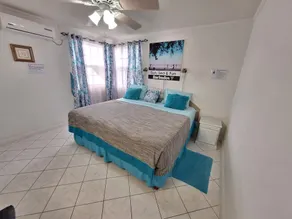 Cumber's Tropical Apartments - Image 5