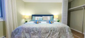 Lovely Modern 3-Bedroom Condo with Free Parking right by West Edmonton Mall - Image 5