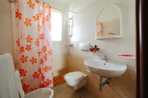 Comfortable apartment on the ground floor and 120 m from the beach - Image 2