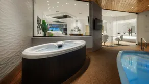 Sybaris Pool Suites Mequon - Image 3