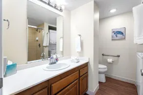 🏖️EAcross from Magic Sands Beach | Ocean View 2BR Condo on Aliʻi Drive - Image 3